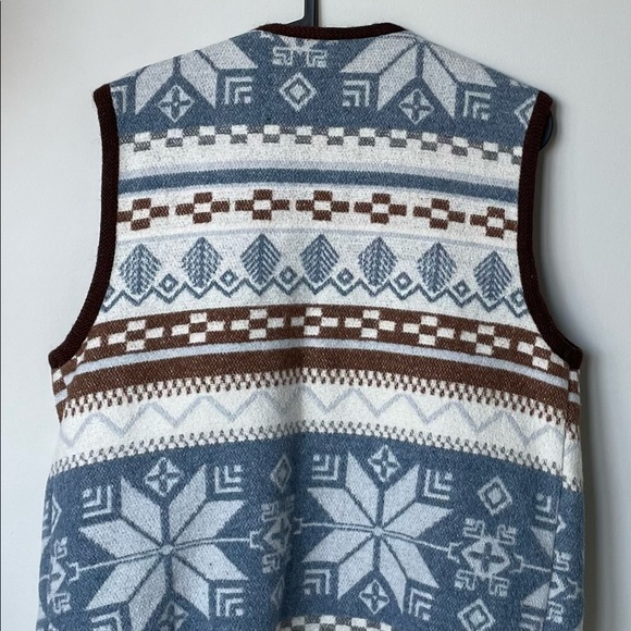 Runaway Bay printed vest - Picture 3 of 5